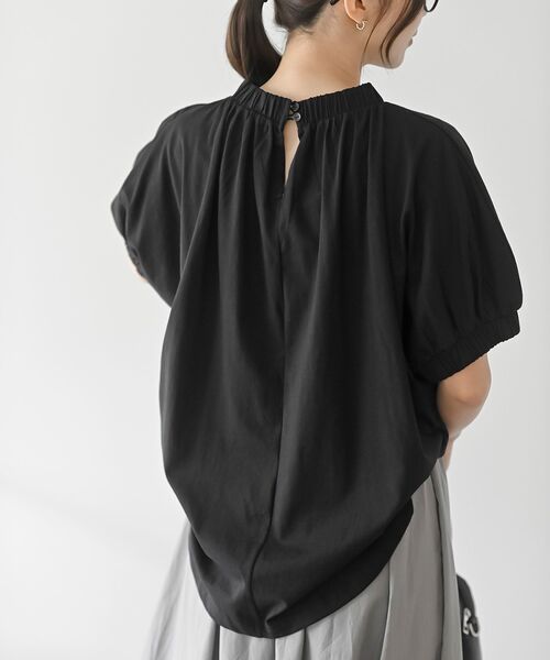 rps（アールピーエス）の「ネック＆スリーブゴム使いＴシャツ（Tシャツ/カットソー・レディース・チャコールグレー/ブラック/オフホワイト/グレイッシュベージュ/ブルー/パープル・M/フリー）」の22枚目の写真