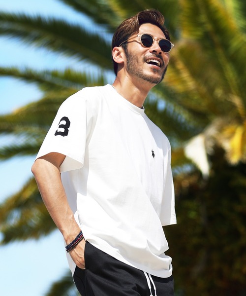 U.S. POLO ASSN.(ユーエスポロアッスン)の「US.POLO ASSN./ユーエスポロアッスン ブランド別注 オーバーサイズナンバリング半袖Tシャツ(Tシャツ/カットソー・メンズ・ホワイト/ブラック/ライトベージュ/ネイビー/ダークグリーン/グリーン系その他/ブラック系その他/ブルー系その他/ベージュ系その他/ホワイト系その他/ブルー系その他2/チャコール/グリーン系その他2/グレー系その他/ブラック系その他3/ブルー系その他3/ブラック系その他2/ホワイト系その他3/ホワイト系その他2/ベージュ系その他2/ブラック系その他5/グレー系その他2/ホワイト系その他5/グリーン系その他3・X-LARGE/MEDIUM/LARGE)」の2枚目の写真