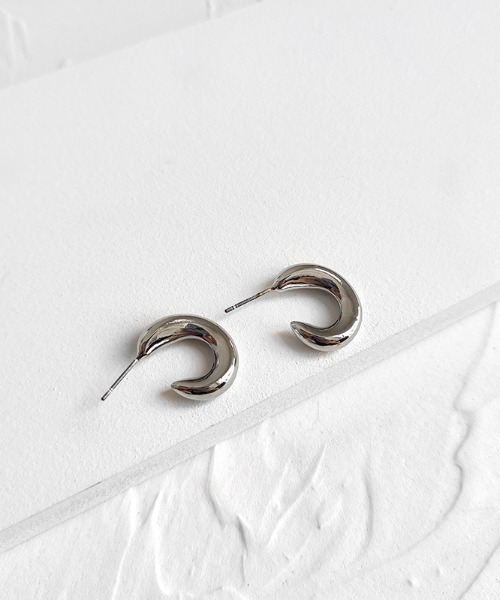 yu-ka(ユーカ)の「YU-KA:セミフープピアス / SEMI HOOP PIERCE(ピアス(両耳用)・レディース・シルバー/ゴールド・FREE)」の2枚目の写真