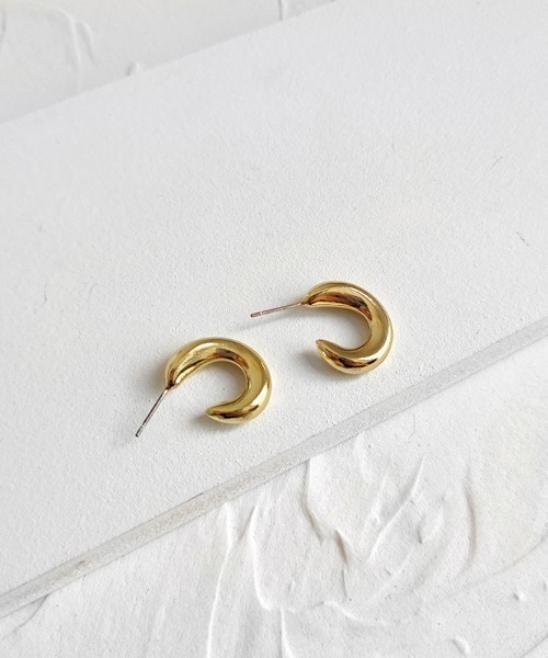 yu-ka(ユーカ)の「YU-KA:セミフープピアス / SEMI HOOP PIERCE(ピアス(両耳用)・レディース・シルバー/ゴールド・FREE)」の1枚目の写真
