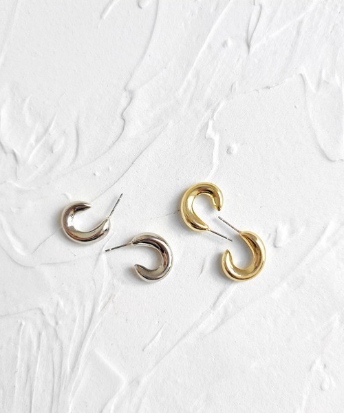 yu-ka(ユーカ)の「YU-KA:セミフープピアス / SEMI HOOP PIERCE(ピアス(両耳用)・レディース・シルバー/ゴールド・FREE)」の4枚目の写真