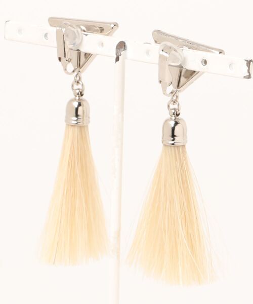 TOGA PULLA(トーガ プルラ)の「TOGA PULLA Triangle fringe earrings TP22-AK276(イヤリング・レディース・ホワイト/グリーン/レッド・ONE SIZE)」の11枚目の写真