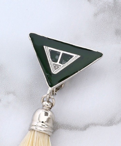 TOGA PULLA(トーガ プルラ)の「TOGA PULLA Triangle fringe earrings TP22-AK276(イヤリング・レディース・ホワイト/グリーン/レッド・ONE SIZE)」の4枚目の写真