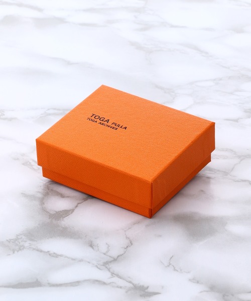 TOGA PULLA(トーガ プルラ)の「TOGA PULLA Triangle fringe earrings TP22-AK276(イヤリング・レディース・ホワイト/グリーン/レッド・ONE SIZE)」の7枚目の写真