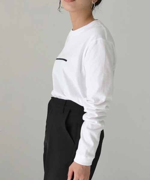 HER CLOSET(ハークローゼット)の「【HER CLOSET】WEB限定 オリジナルラインシンプルロゴロンT WEB LIMITED ORIGINAL LINE SIMPLE LOGO LONG TEE(Tシャツ/カットソー・レディース・ブラック/ホワイト・S/M/L)」の4枚目の写真