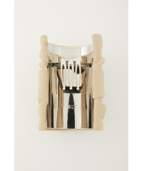 SLY（スライ）の「WIND F/LEATHER HAIR CUFF ウィンドフォーレザー ヘアーカフ（バレッタ/ヘアクリップ・レディース・アイボリー/ブラック・FREE）」の4枚目の写真