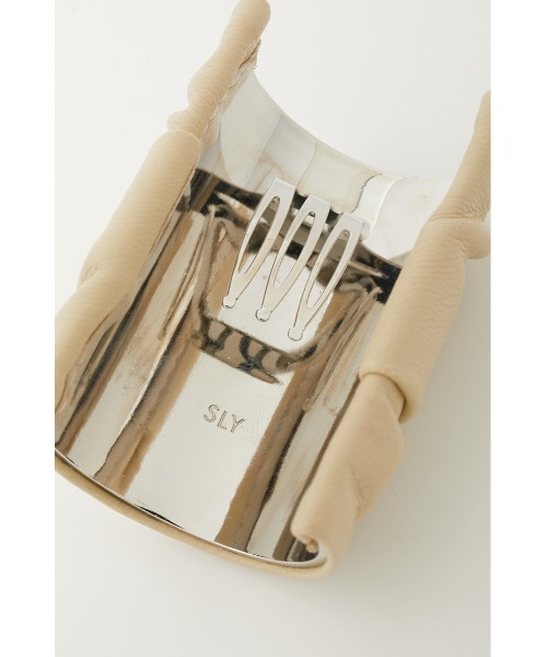 SLY（スライ）の「WIND F/LEATHER HAIR CUFF ウィンドフォーレザー ヘアーカフ（バレッタ/ヘアクリップ・レディース・アイボリー/ブラック・FREE）」の6枚目の写真