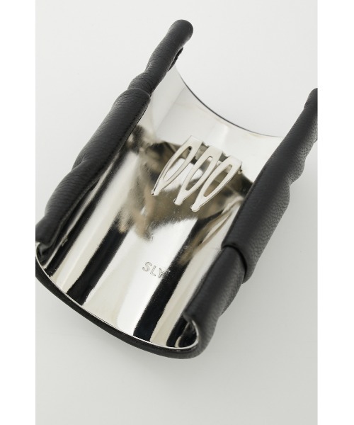 SLY（スライ）の「WIND F/LEATHER HAIR CUFF ウィンドフォーレザー ヘアーカフ（バレッタ/ヘアクリップ・レディース・アイボリー/ブラック・FREE）」の10枚目の写真