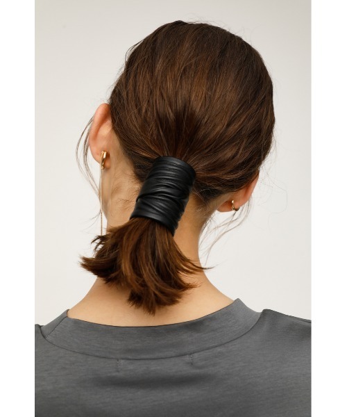 SLY（スライ）の「WIND F/LEATHER HAIR CUFF ウィンドフォーレザー