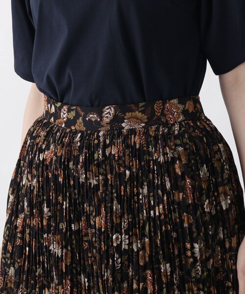 index（インデックス）の「◆ボタニカルフラワープリーツスカート【WEB限定サイズ】（スカート・レディース・ブラック系/ブルー系/ワイン系1・36/40/42/38）」の7枚目の写真