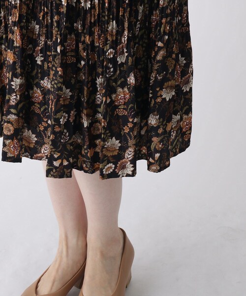 index（インデックス）の「◆ボタニカルフラワープリーツスカート【WEB限定サイズ】（スカート・レディース・ブラック系/ブルー系/ワイン系1・36/40/42/38）」の8枚目の写真