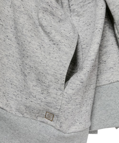 NAKAGAMI(ナカガミ)の「NAKAGAMI(ナカガミ) アシンメトリースウェット(スウェット・レディース・グレー・1)」の4枚目の写真