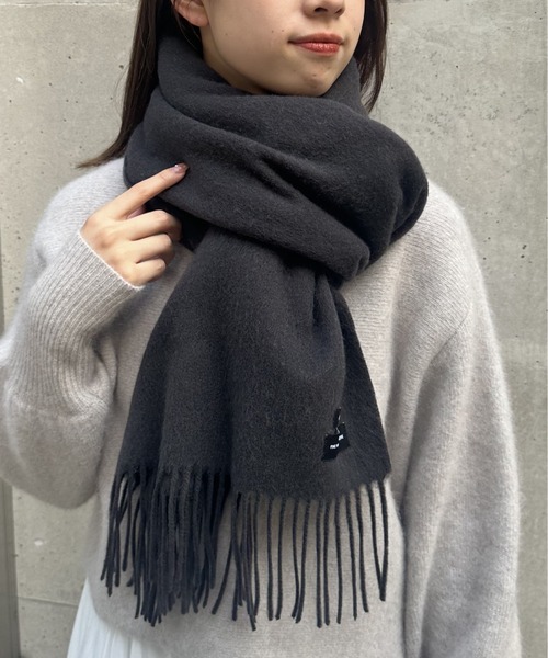 A part by(アパートバイ)の「カシミヤファインウールストール 287968(ストール/ショール・レディース・ブルー系その他4/ネイビー/アイボリー/ベージュ系その他/イエロー系その他2/ライトグレー/ライトブルー/チャコールグレー/オフホワイト/グレー系その他6/グレー系その他2・FREE)」の4枚目の写真