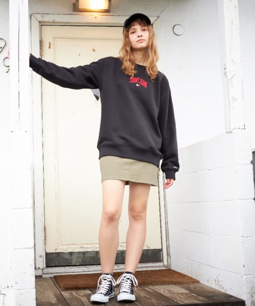 tommy jeans（トミー ジーンズ）の「リラックスカレッジスウェットシャツ（スウェット・メンズ・ライトグレー/ブラック/ベージュ・SMALL/MEDIUM/LARGE/X-LARGE/X-SMALL）」の22枚目の写真