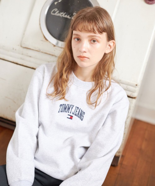 tommy jeans（トミー ジーンズ）の「リラックスカレッジスウェットシャツ（スウェット・メンズ・ライトグレー/ブラック/ベージュ・SMALL/MEDIUM/LARGE/X-LARGE/X-SMALL）」の12枚目の写真