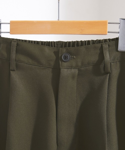 EMMA CLOTHES（エマクローズ）の「TRカルゼ ストレート 1タック センタープレス ワイドパンツ EMMA CLOTHES（スラックス・メンズ・グレー系/キャメル/ダークグリーン/アイボリー/オリーブ・S/M/L）」の19枚目の写真
