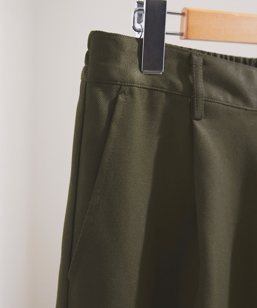 EMMA CLOTHES（エマクローズ）の「TRカルゼ ストレート 1タック センタープレス ワイドパンツ EMMA CLOTHES（スラックス・メンズ・グレー系/キャメル/ダークグリーン/アイボリー/オリーブ・S/M/L）」の20枚目の写真