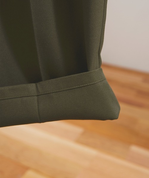 EMMA CLOTHES（エマクローズ）の「TRカルゼ ストレート 1タック センタープレス ワイドパンツ EMMA CLOTHES（スラックス・メンズ・グレー系/キャメル/ダークグリーン/アイボリー/オリーブ・S/M/L）」の22枚目の写真