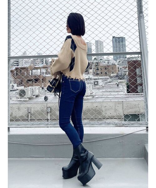 EMODA(エモダ)の「ワイドクロップドVニット(ニット/セーター・レディース・ブルー/ブラック/その他/その他1・FREE)」の10枚目の写真