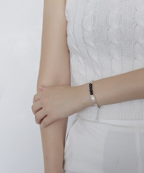 sickfumedot（シクプムドット）の「【sickfumedot 】ベリーブルーブレスレット / Berry Blue Bracelet（ブレスレット・レディース・ホワイト×ネイビー・17cm）」の3枚目の写真