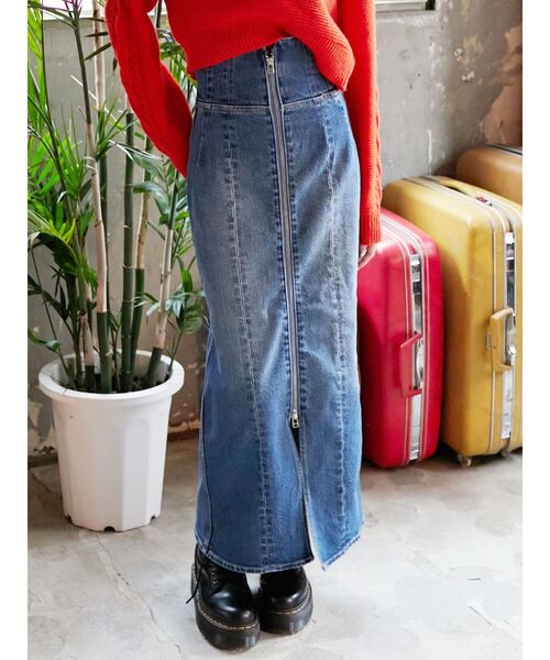 EVRIS（エヴリス）の「フロントジップデニムミディスカート（デニムスカート・レディース・ブルー/ライトブルー・SMALL/MEDIUM）」の2枚目の写真