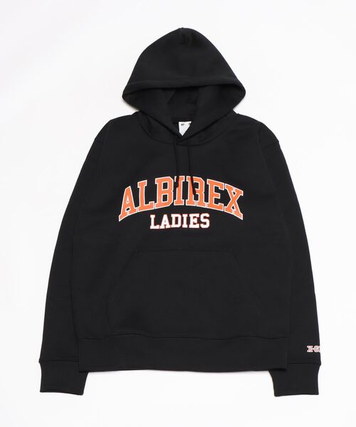 X-girl（エックスガール）の「WEリーグ|ALB L COLLEGE LOGO SWEAT HOODIE（スポーツグッズ・レディース・アッシュ/ブラック/オレンジ・SMALL/MEDIUM/LARGE/X-LARGE/XX-LARGE）」の5枚目の写真