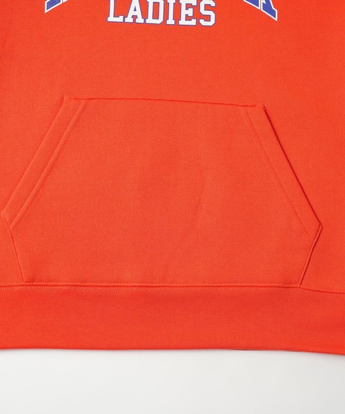 X-girl（エックスガール）の「WEリーグ|ALB L COLLEGE LOGO SWEAT HOODIE（スポーツグッズ・レディース・アッシュ/ブラック/オレンジ・SMALL/MEDIUM/LARGE/X-LARGE/XX-LARGE）」の18枚目の写真