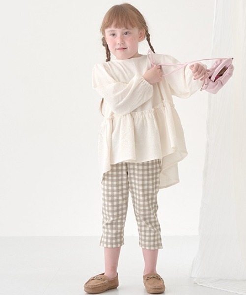 Lycee mine(リセマイン)の「【エニウェアシリーズ】サイドスリット7分丈カプリパンツ(その他パンツ・キッズ・ミント/ブラック/ピンク/アイボリー/サックスブルー系/ラベンダー/ベージュ・100cm/110cm/120cm/130cm/140cm)」の15枚目の写真