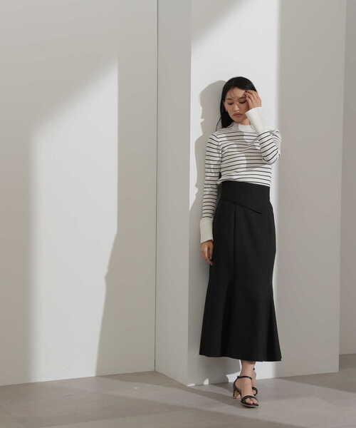NATURAL BEAUTY BASIC(ナチュラルビューティーベーシック)の「ウエストフラップマーメイドスカート(スカート・レディース・ブラック/オフホワイト・SMALL/MEDIUM)」の7枚目の写真