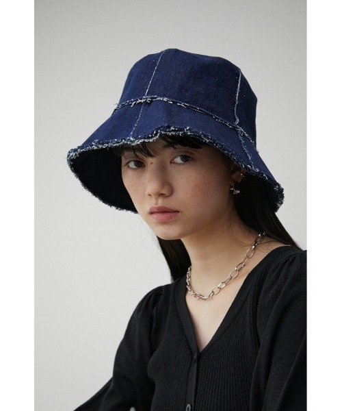 AZUL by moussy(アズールバイマウジー)の「CUT OFF DENIM BUCKET HAT/カットオフデニムバケットハット(ハット・レディース・ブラック/ブルー・FREE)」の13枚目の写真