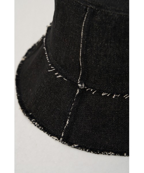 AZUL by moussy(アズールバイマウジー)の「CUT OFF DENIM BUCKET HAT/カットオフデニムバケットハット(ハット・レディース・ブラック/ブルー・FREE)」の4枚目の写真