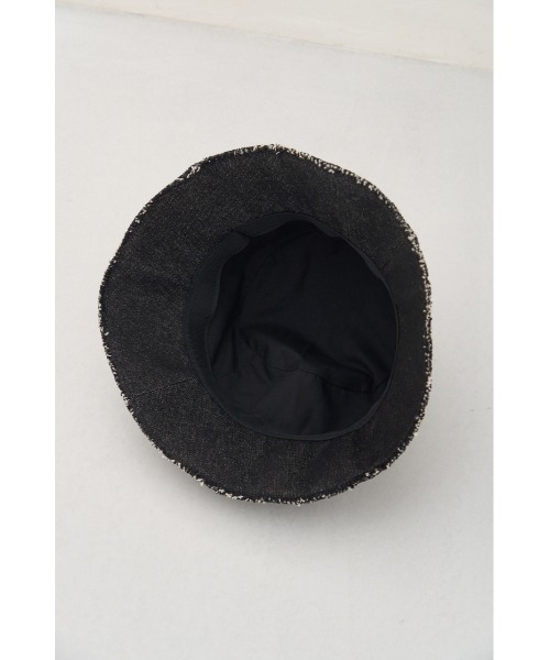 AZUL by moussy(アズールバイマウジー)の「CUT OFF DENIM BUCKET HAT/カットオフデニムバケットハット(ハット・レディース・ブラック/ブルー・FREE)」の5枚目の写真