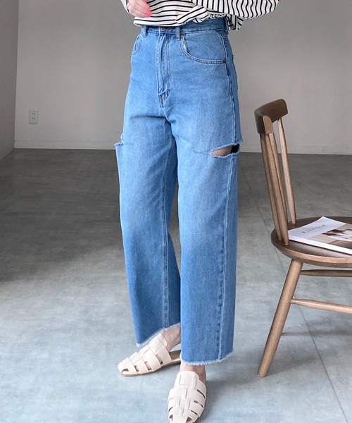 She's Closet（シーズクローゼット）の「サイドカットスリット裾フリンジハイウエストワイドストレートスラッシュデニムパンツ（デニムパンツ・レディース・サックスブルー/ブラック/オフホワイト/ブルー・FREE）」の4枚目の写真
