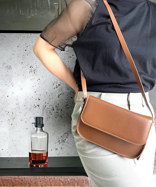 United store(ユナイテッドストア)の「ミニマルフラップショルダーバッグ(ショルダーバッグ・レディース・ブラック/ベージュ/ブラウン・FREE)」の11枚目の写真