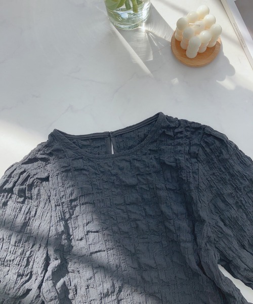 AS KNOW AS plus（アズノゥアズプラス）の「〇ボリュームスリーブ ぽこぽこ半袖プルオーバー（Tシャツ/カットソー・レディース・グリーン/オフホワイト/ブラック/パープル・FREE）」の10枚目の写真