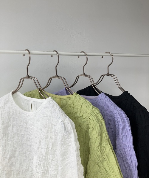 AS KNOW AS plus（アズノゥアズプラス）の「〇ボリュームスリーブ ぽこぽこ半袖プルオーバー（Tシャツ/カットソー・レディース・グリーン/オフホワイト/ブラック/パープル・FREE）」の20枚目の写真