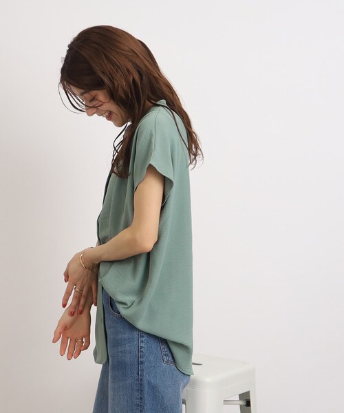 SHOO・LA・RUE（シューラルー）の「◆【接触冷感/セットアップ可/イージーケア】着こなし自在！前開きシャツ（シャツ/ブラウス・レディース・オフホワイト/ネイビー/ベージュ/ピンク系/ダークグリーン/ブルー・00）」の18枚目の写真