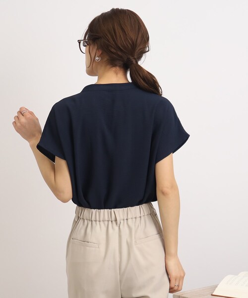 SHOO・LA・RUE（シューラルー）の「◆【接触冷感/セットアップ可/イージーケア】着こなし自在！前開きシャツ（シャツ/ブラウス・レディース・オフホワイト/ネイビー/ベージュ/ピンク系/ダークグリーン/ブルー・00）」の15枚目の写真