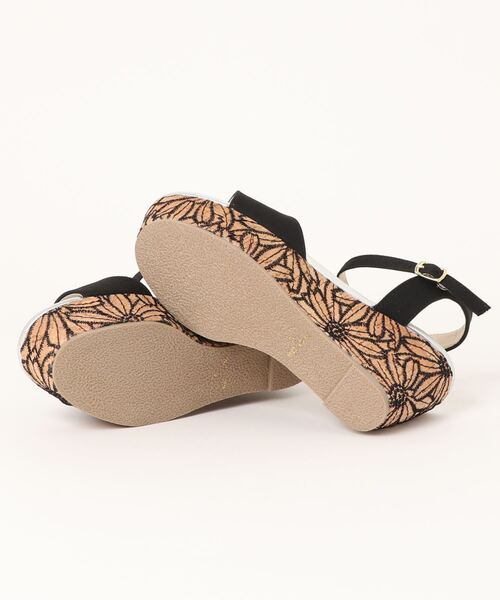 Realta（レアルタ）の「Realta(レアルタ)花柄刺入り厚底ウェッジストラップサンダル（サンダル・レディース・レッド/ピンク/ブラック・M/S/LL/L）」の5枚目の写真