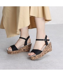 Realta（レアルタ）の「Realta(レアルタ)花柄刺入り厚底ウェッジストラップサンダル（サンダル）」