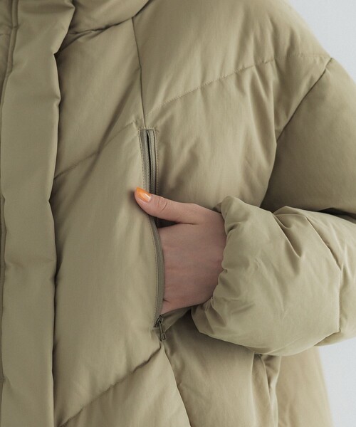 CITY TOKYO(シティトウキョウ)の「ダブルポケットオーバーサイズダウン(ダウンジャケット/コート・レディース・ベージュ/ブラック/ホワイト・1/2)」の12枚目の写真