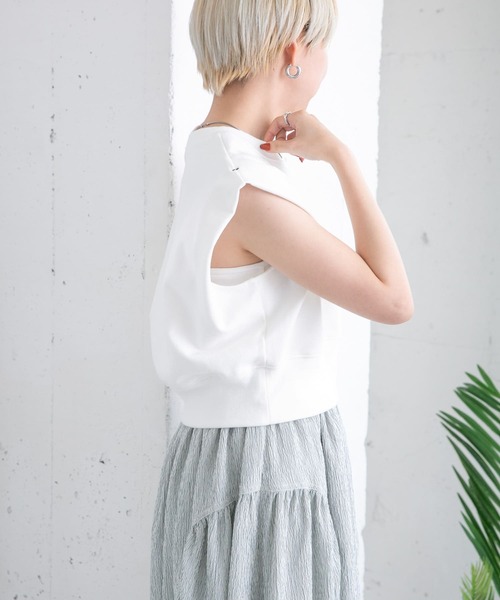 KBF（ケイビーエフ）の「ショルダータックコンパクトスウェット（スウェット・レディース・グレー/オフホワイト/ブルー・ONE）」の4枚目の写真