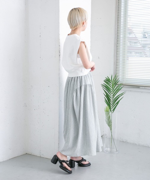 KBF（ケイビーエフ）の「ショルダータックコンパクトスウェット（スウェット・レディース・グレー/オフホワイト/ブルー・ONE）」の19枚目の写真