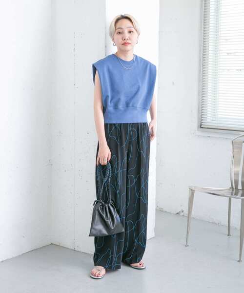 KBF（ケイビーエフ）の「ショルダータックコンパクトスウェット（スウェット・レディース・グレー/オフホワイト/ブルー・ONE）」の17枚目の写真