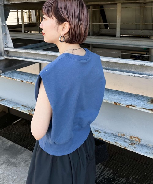 KBF（ケイビーエフ）の「ショルダータックコンパクトスウェット（スウェット・レディース・グレー/オフホワイト/ブルー・ONE）」の7枚目の写真