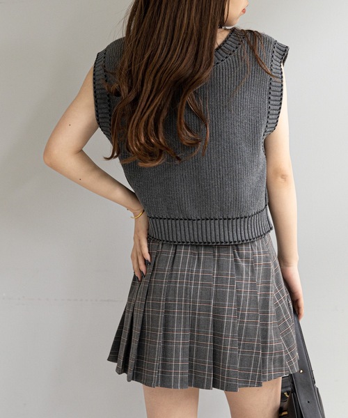 Chico(チコ)の「バイカラーニットベスト(ベスト・レディース・アイボリー/ブラック/ダークグレー・FREE)」の21枚目の写真