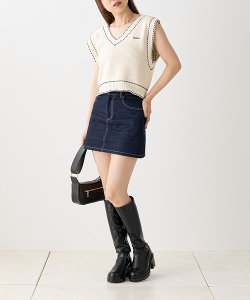 Chico(チコ)の「バイカラーニットベスト(ベスト・レディース・アイボリー/ブラック/ダークグレー・FREE)」の10枚目の写真