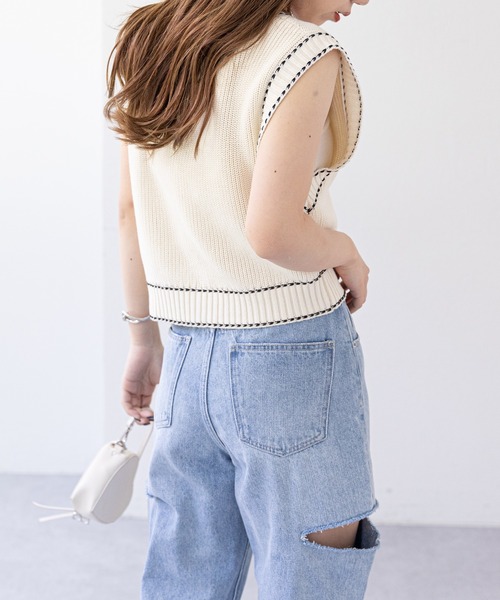 Chico(チコ)の「バイカラーニットベスト(ベスト・レディース・アイボリー/ブラック/ダークグレー・FREE)」の6枚目の写真