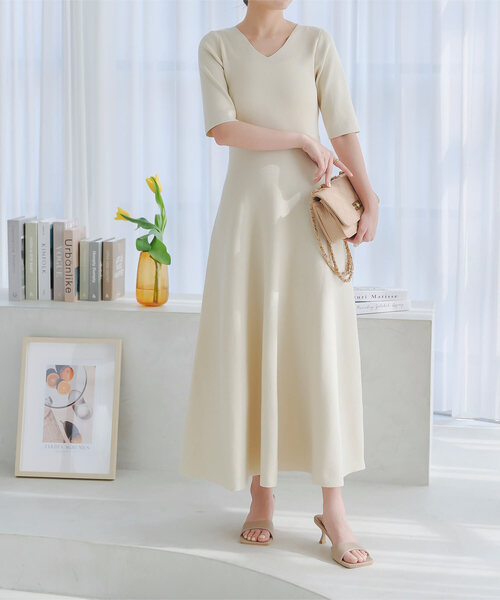 KOBE LETTUCE（コウベレタス）の「[ 選べるネック＆袖丈 ] フィット&フレアニットワンピース（ワンピース・レディース・ホワイト系その他/モカ/ブラック系/ホワイト系その他2/ブラウン系/ブラック/ダークカーキ/ブラック系1/ブラウン系1/チャコールグレー/ホワイト系その他3/ブラック系2/ホワイト系その他4/グレー系/ネイビー系/ネイビー/グレー系1/ホワイト系/ブラック系3/ホワイト系1/ネイビー系1/グレー系2/ブルー系/ブルー/ネイビー系2/ホワイト系3/グレー系3/ネイビー系3/ホワイト系2/グレー系4/ブラック系4/グリーン系/グリーン系1/ホワイト系5/グレー系6/ホワイト系4/ネイビー系5/ホワイト系その他6/ブラック系6/グレー系5/ネイビー系4/ホワイト系その他5/ブラック系5/ワインレッド/レッド系/グレー系7/ブラウン系2/グレー系8/ブラウン系3/グレー系9・M/M1/M2/M3/M4/M5/2M/1M/5/3/PM/2）」の11枚目の写真