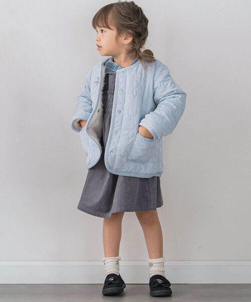 SLAP SLIP(スラップスリップ)の「【お揃い】リボン付き花刺しゅう柄中綿キルトボアリバーシブルジャケット(80~130cm)(ブルゾン・キッズ・ピンク/ブルー・100cm/110cm/120cm/130cm/80cm/90cm)」の4枚目の写真